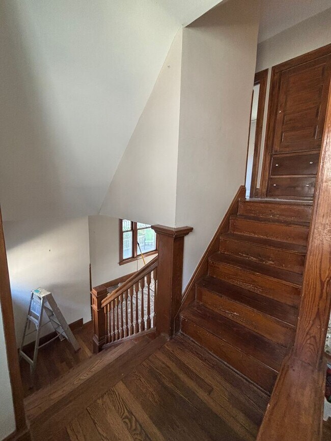Building Photo - Charming 3-Bedroom Home in the Heart of Cl...