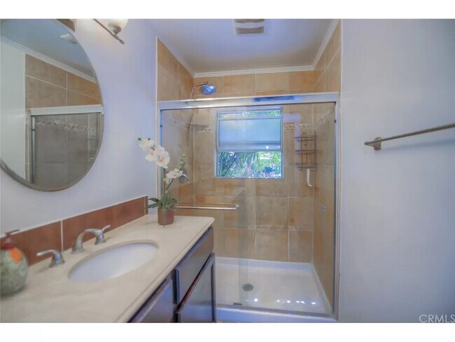 Building Photo - 2821 Greenfield Ave