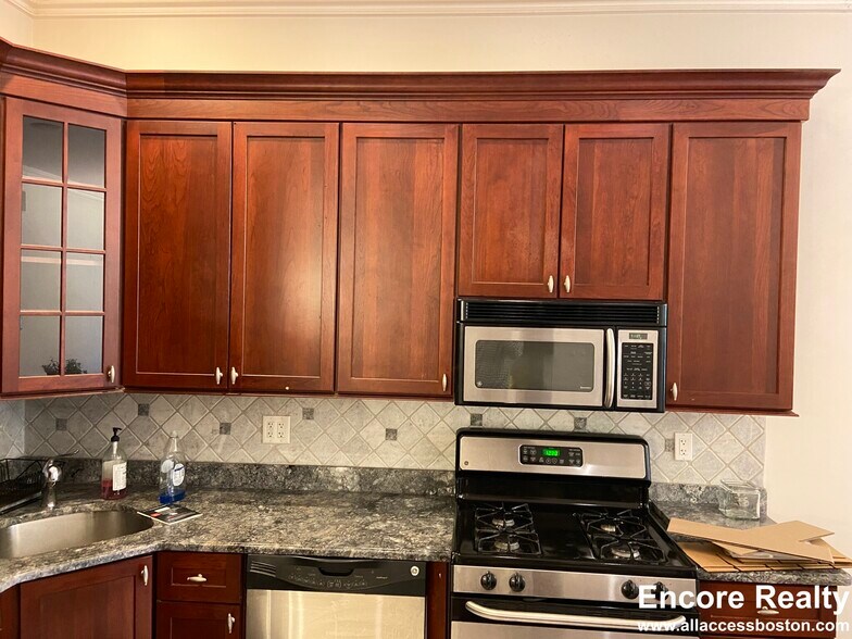 Building Photo - 34 Greenwich Pk