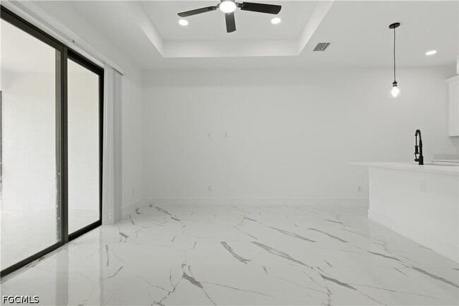 Building Photo - 4787 Golfview Blvd