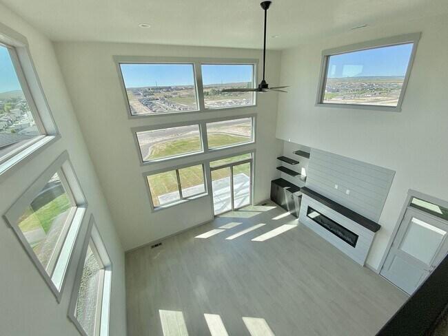Building Photo - Stunning Southridge Rental with RV Garage ...