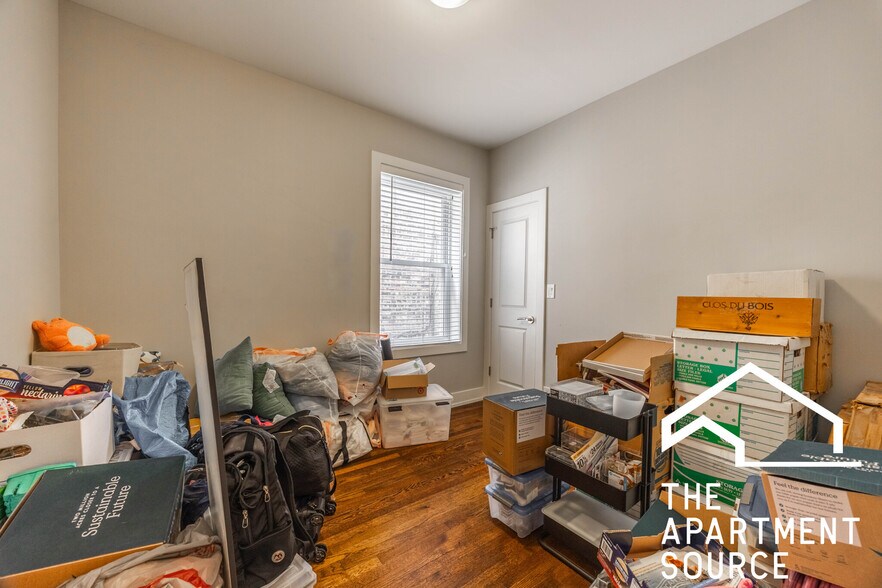 Building Photo - 3022 N Avers Ave