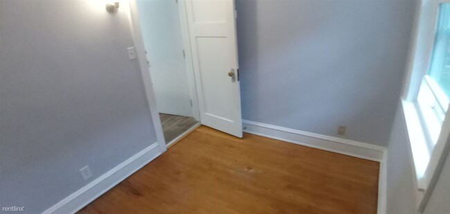 Building Photo - 1 br, 1 bath 4plex - 2303 West McKinley Av...