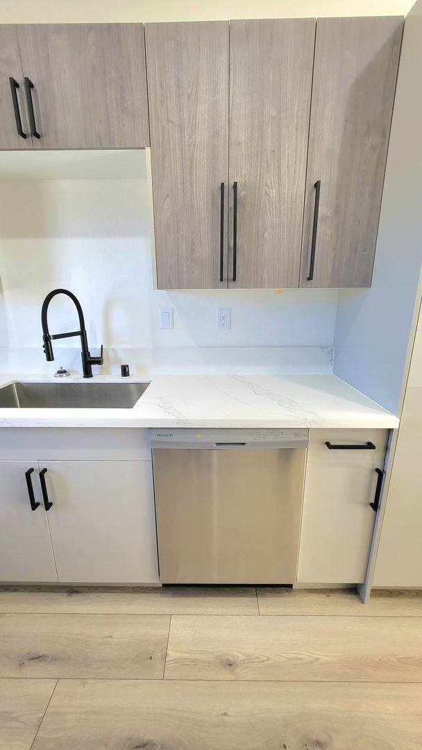 Building Photo - 1271 S Dandelion St