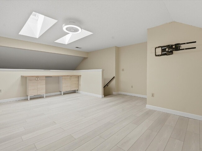 Building Photo - 9437 Fairmead Dr