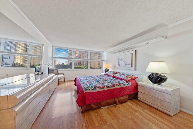 Building Photo - 2751 S Ocean Dr