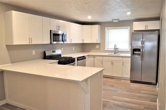 Building Photo - Amazing 3 bed, 1.5 bath, rental home in So...