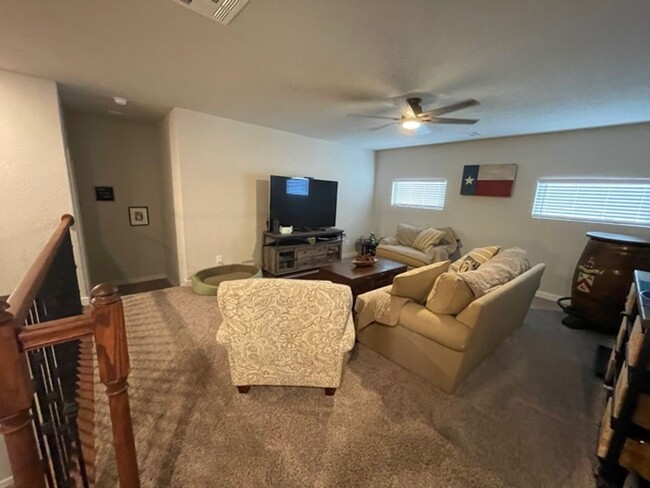 Building Photo - 5 Bedroom 3 bath Two Story home