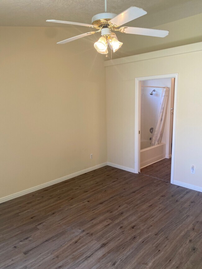 Building Photo - 1048 N 2100 W