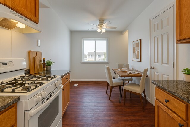 Building Photo - 2037 Vanderbilt Ct