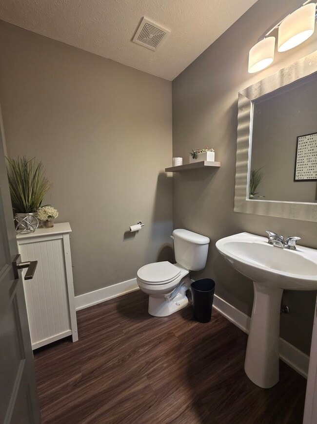 Building Photo - Executive Four Bedroom Rental w/ Office!