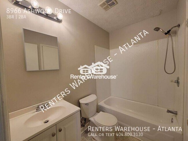Building Photo - 3 Bedroom Ranch floorplan on wooded lot in...