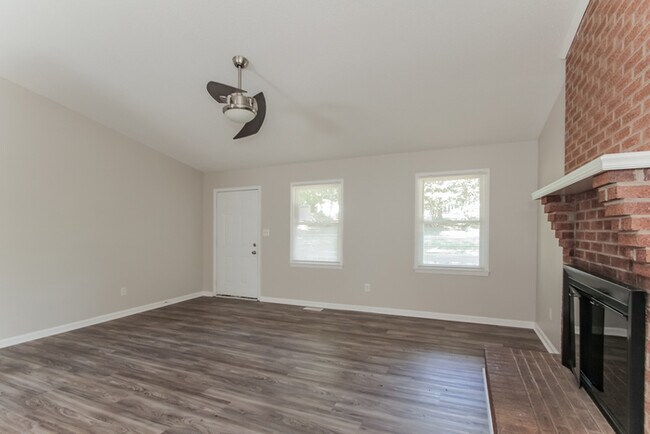 Building Photo - 504 Woodstream Dr