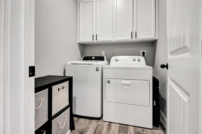 Building Photo - 7307 Diamond Dove Dr