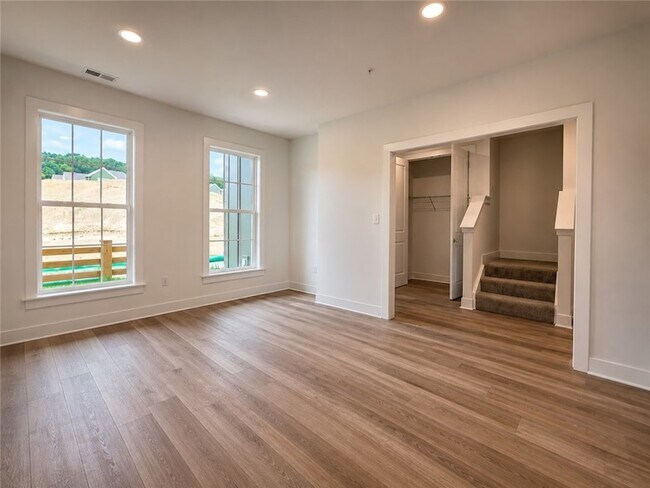 Building Photo - 307 Palisade Wy