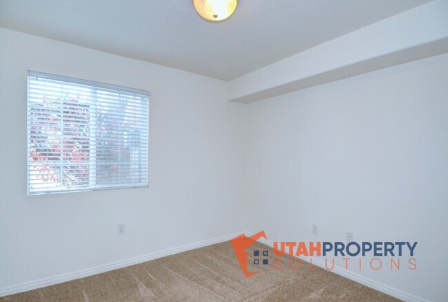 Building Photo - 2101 N Aurora Way