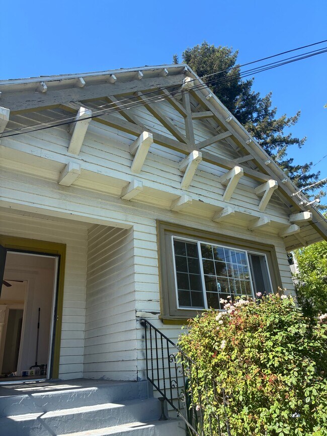 Building Photo - 438 61st St