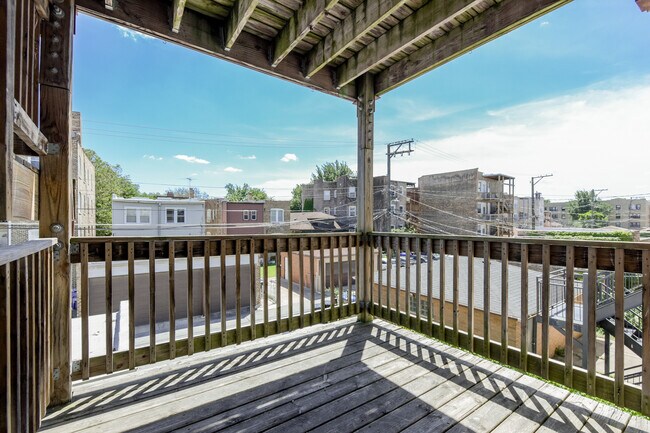 Building Photo - 6341 N Oakley Ave