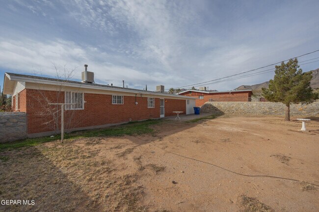 Building Photo - 3913 Titanic Ave