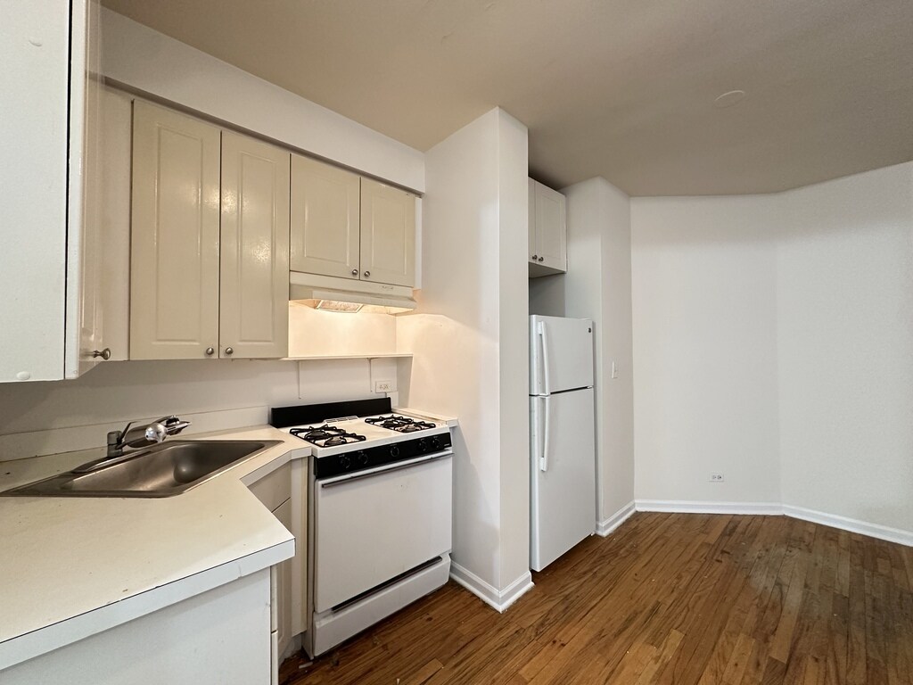 Building Photo - 909 W Dakin St