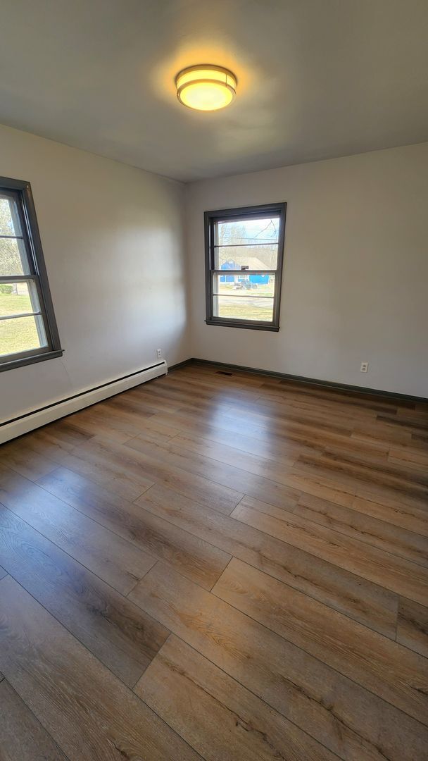 Building Photo - Beautiful, big 3BR rancher with 2 car gar near Lake Shawnee!