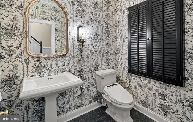 Building Photo - 12 Windermere Way