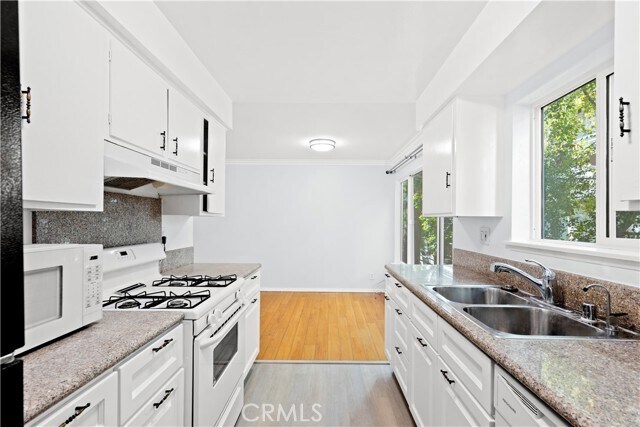 Building Photo - 11138 Aqua Vista St