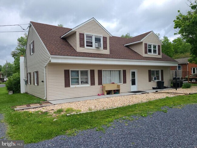 Building Photo - 65 E Hanover St