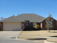 Building Photo - Very nice 4 bedroom 2 bath home very close OU
