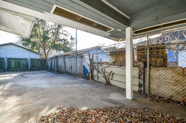 Building Photo - 8308 John St