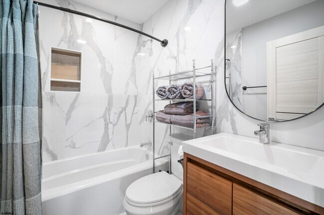 Building Photo - 21 N Albany Ave