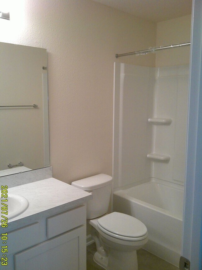 Building Photo - Baypointe Townhome Available!
