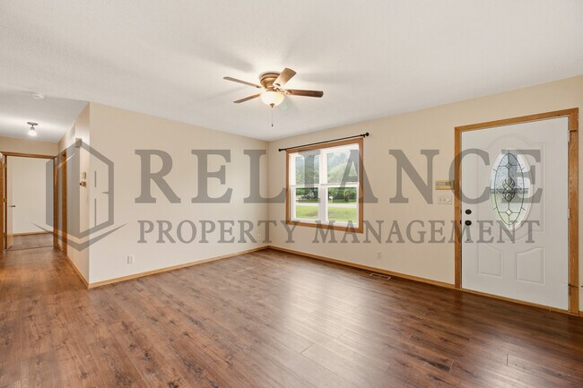 Building Photo - 516 N Lakeside Dr