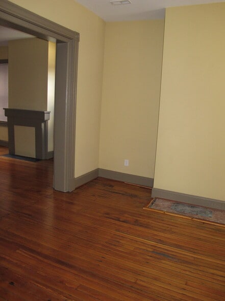 Building Photo - 1307 Bainbridge St