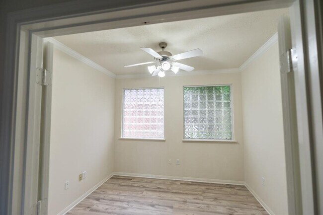 Building Photo - 1316 Varese Dr