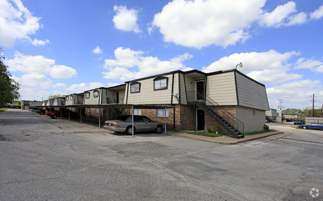 Primary Photo - Courtyard Apartments