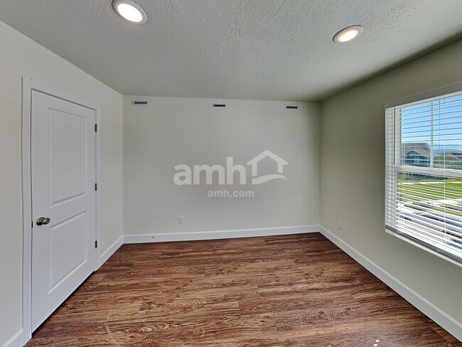 Building Photo - 6062 W Arranmore Dr