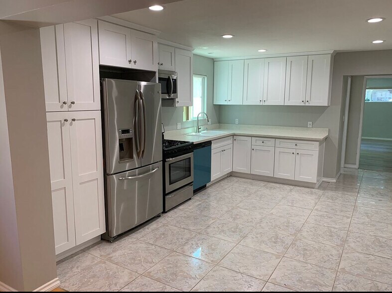 Building Photo - 7104 Yarmouth Ave