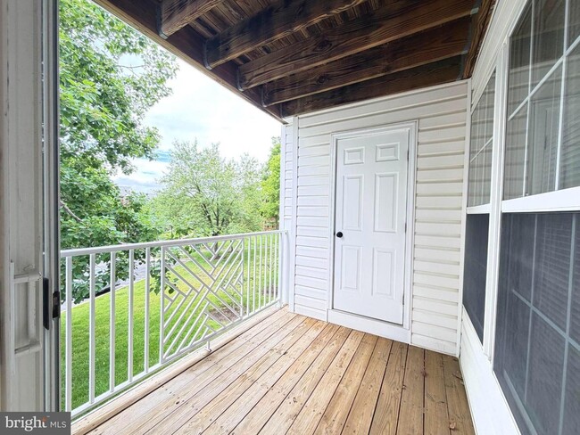 Building Photo - Beautiful 2BR/2BA Condo in Piney Orchard.