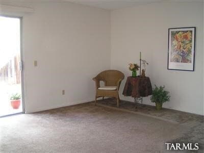 Building Photo - Spacious 2BR/1BA-Central Location