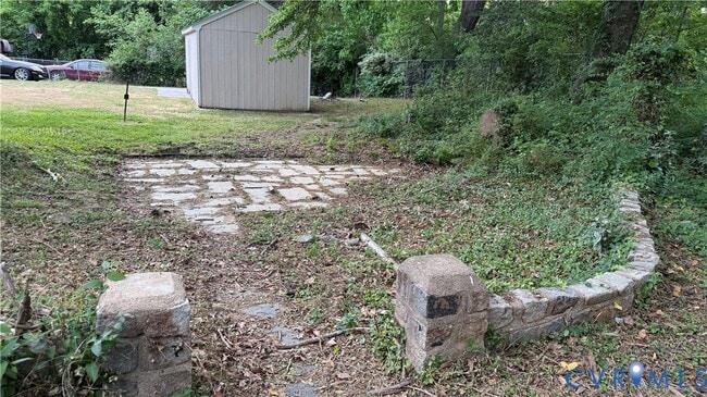 Building Photo - 335 Claremont St