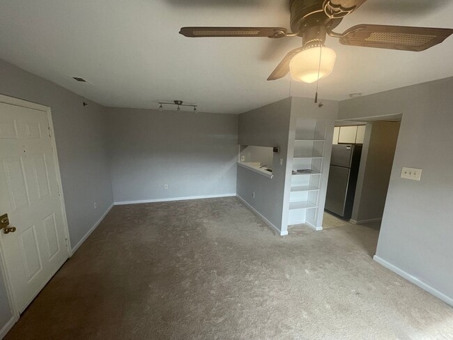Building Photo - Condo Available in Essex!