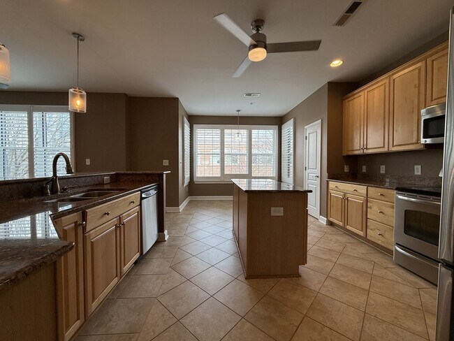 Building Photo - Beautiful 2nd Floor City Center Corner Condo.