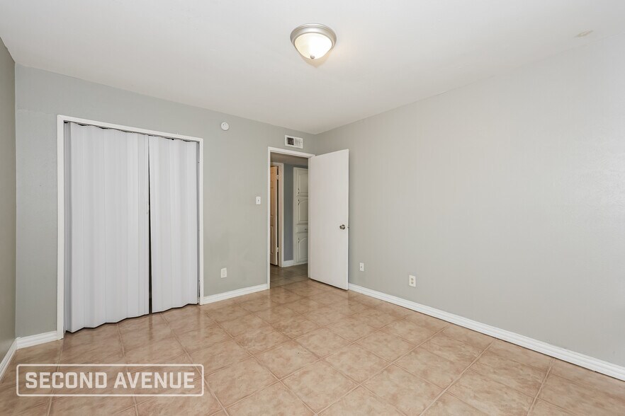 Building Photo - 7525 Ashcrest Ln