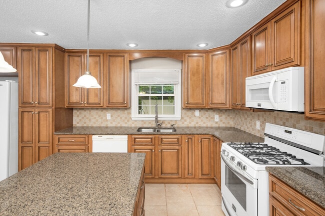 Building Photo - 1003 Coronado Ave SE