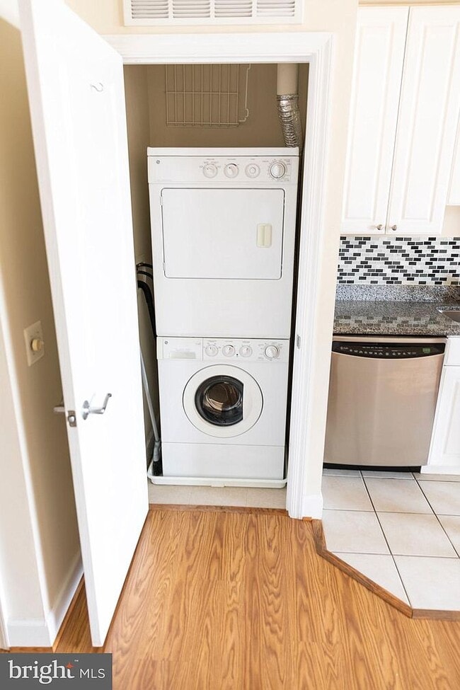 Building Photo - 3600 S Glebe Rd