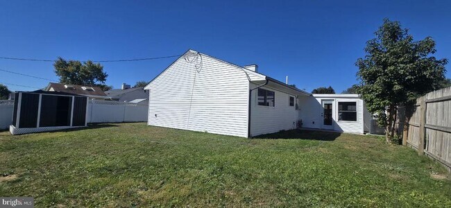 Building Photo - 702 Beaumont Rd