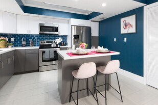 Building Photo - 940 W 81st Rd