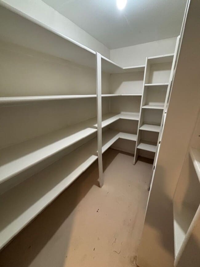 Building Photo - 4 Bedroom 2 Bath House by Frontier Park