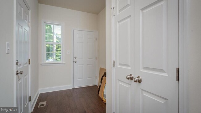 Building Photo - 8371 Jill Brenda Ct